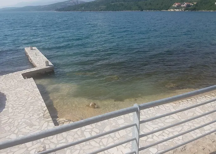 Apartmani Peric Meka Draga